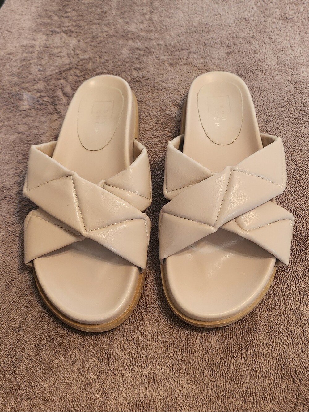 Claire By ShuShop Womens Cream Cross-Band, Puffed Slide Sandals